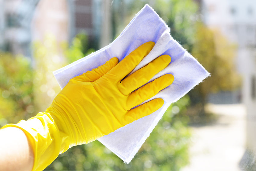 34823379 - cleaning windows with special rag
