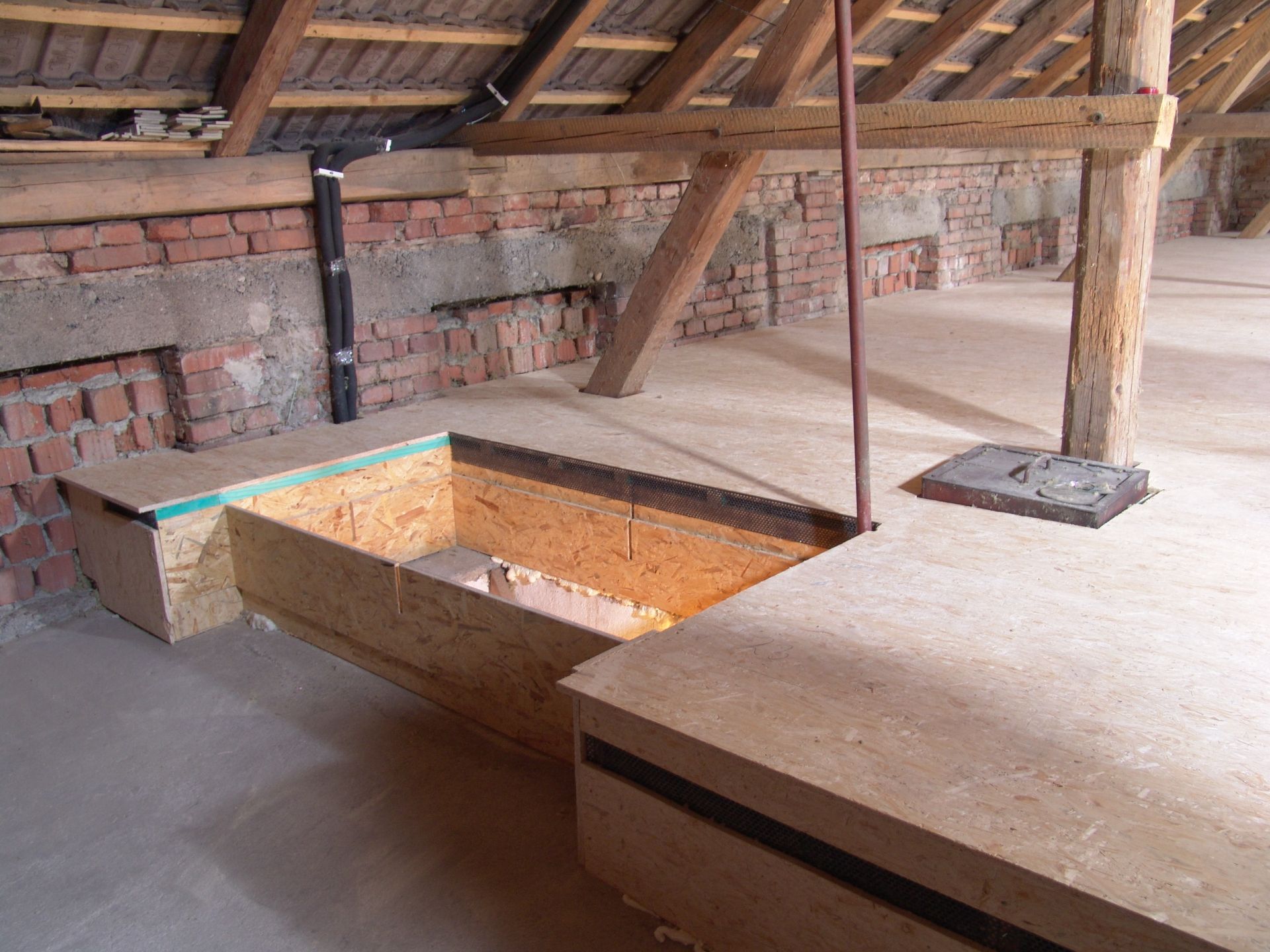 Jak udělat na půdě místo skladiště obytnou místnost?