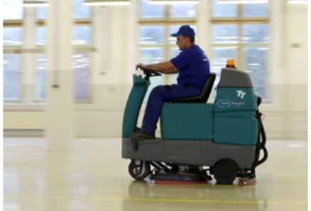 Proč se vyplatí svěřit úklid podlah ve firmách raději profesionálům?