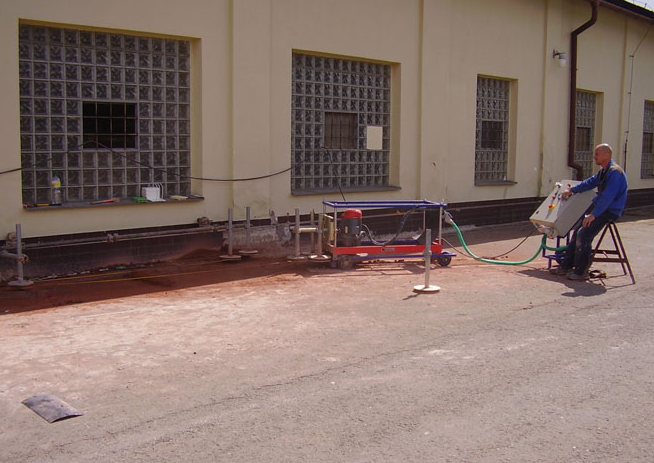 Vlhká zdiva na budovách je zapotřebí profesionálně a co nejdříve řešit