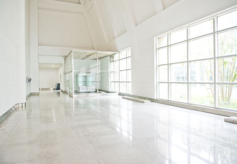 Mytí nepřístupných oken, střešních oken, skleněných fasád. Výškové práce, čištění Ostrava