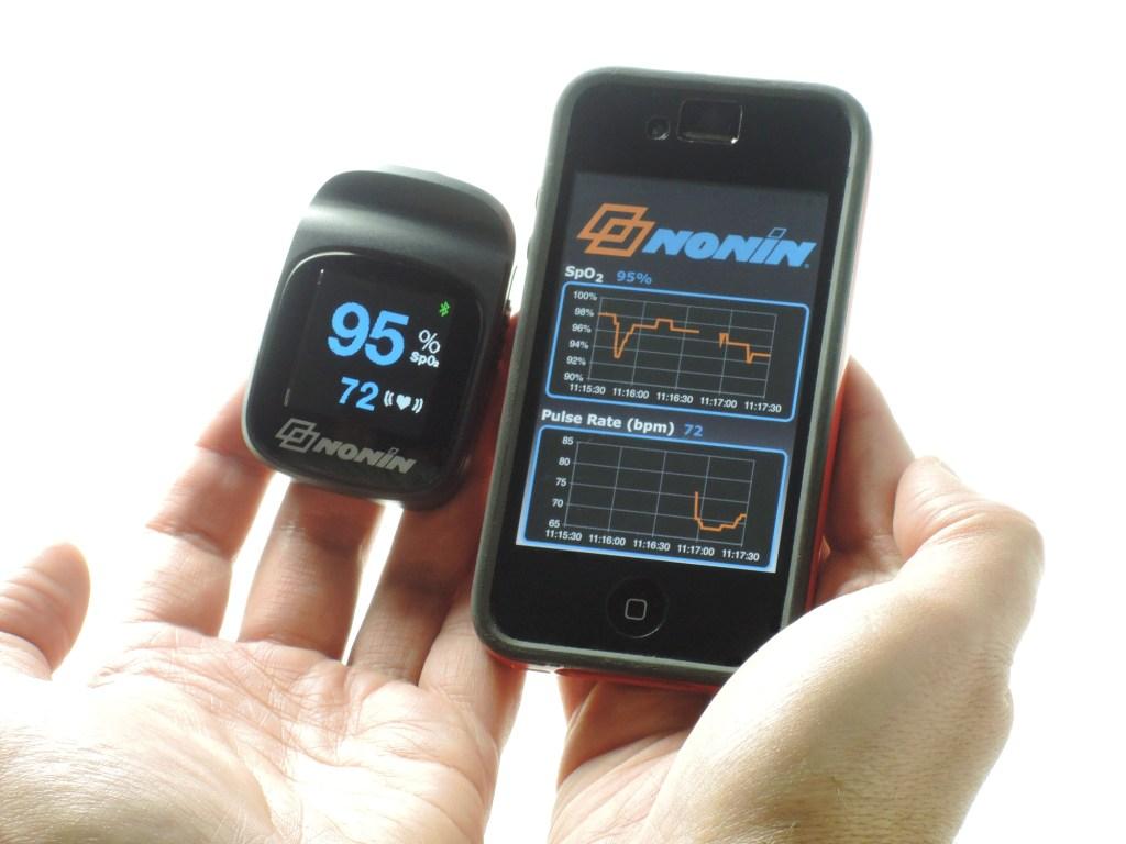 Pro seniory domů, ale i záchrannou službu – oxymetr může zachránit život