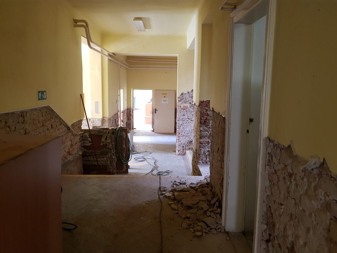 Vyzkoušejte nový trend v sanaci: vysoušení zdiva na elektrofyzikálním principu