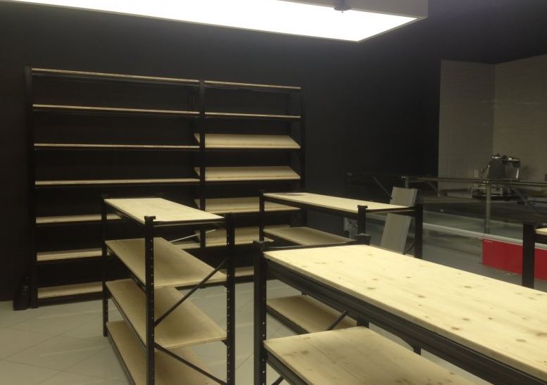 Prodejní pult prodává i reprezentuje