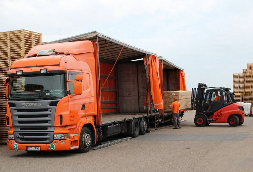 Více než palety. KLAUS Timber nabízí kamionovou dopravu