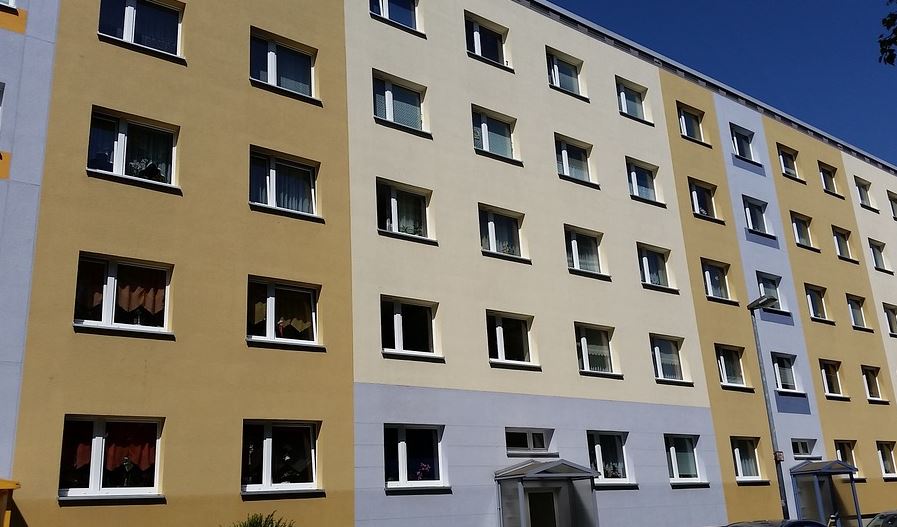 Rekordní vedra jsou zpět.  Vyhněte se přehřívání domu zateplením