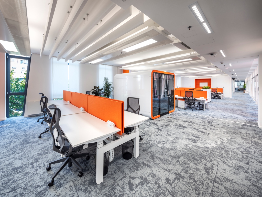 Džungle uprostřed velkoměsta s novými svítidly společnosti Zumtobel Group