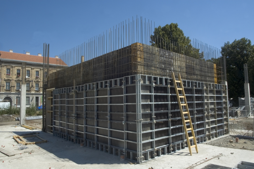 Lešení pro průmyslové podniky, malé stavební firmy a soukromé osoby: Jaké jsou možnosti?