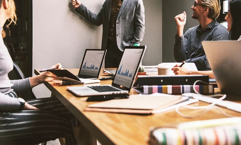 Založení s.r.o. lze provést několika způsoby. Záleží na vašich časových možnostech