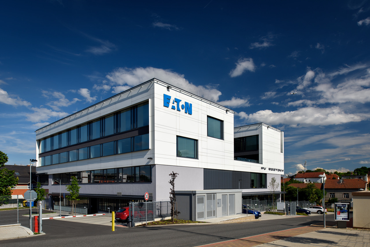Společnost Eaton již deset let vyvíjí nejmodernější produkty a technologie v Roztokách u Prahy
