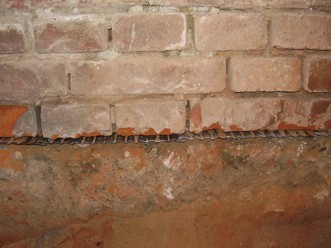 Sanace zdiva by měla stát na začátku každé rekonstrukce