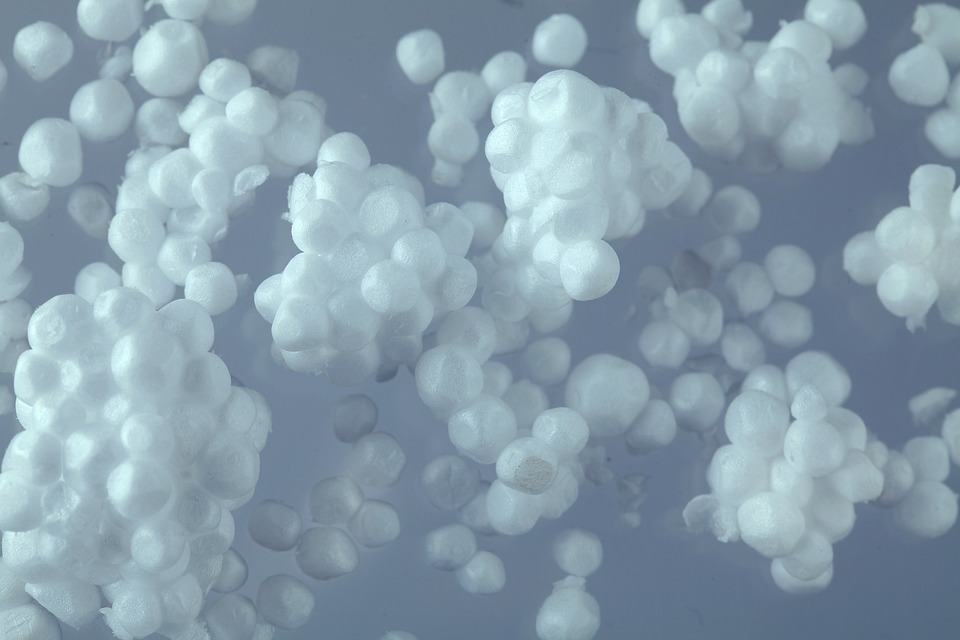 Třídění obalů z pěnového polystyrenu se vyplatí ekologicky i ekonomicky, ne všichni toho však využívají