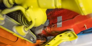 Tenzometrie v moderním strojírenství: proč je přesné měření napětí klíčové pro bezpečnější a efektivnější konstrukce?